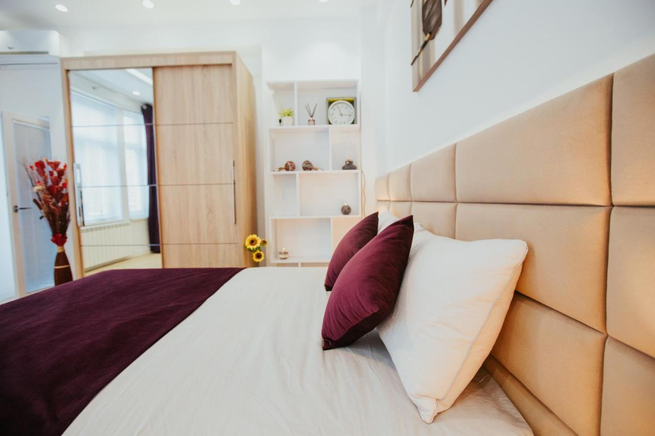 Color Apartments Corneliu Coposu 1A Street Bukares Bagian luar foto
