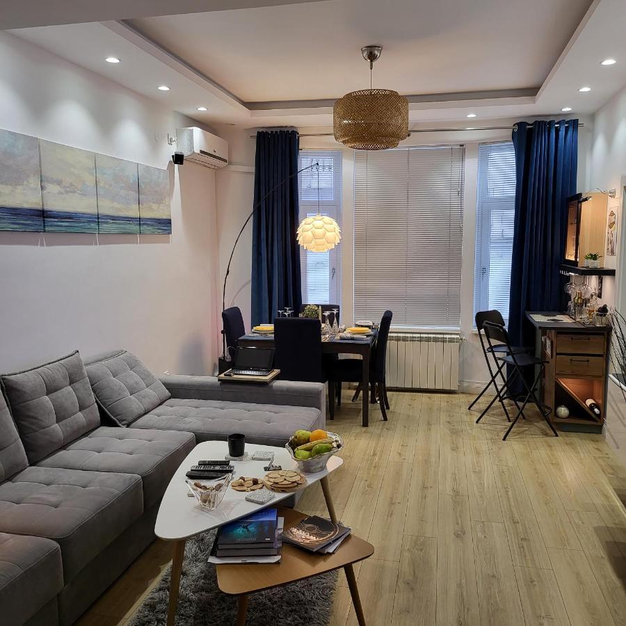 Color Apartments Corneliu Coposu 1A Street Bukares Bagian luar foto