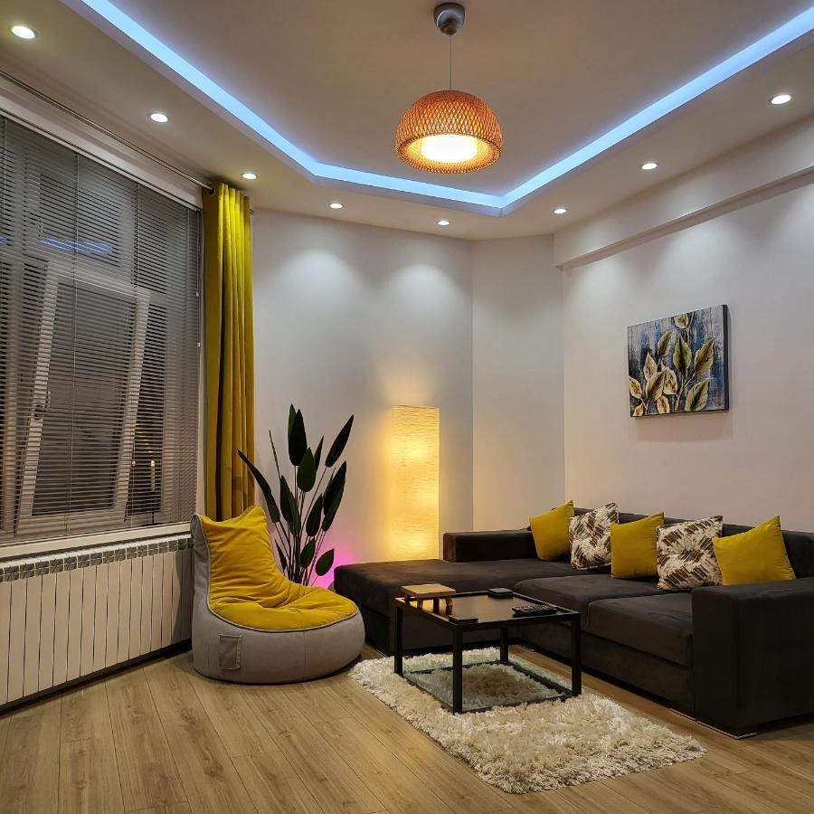 Color Apartments Corneliu Coposu 1A Street Bukares Bagian luar foto