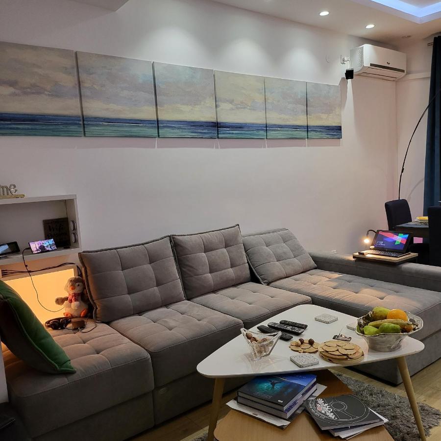 Color Apartments Corneliu Coposu 1A Street Bukares Bagian luar foto